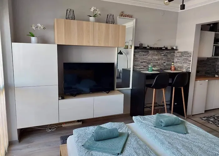 Lakeside 1 Aranypart, דירה שיופוק